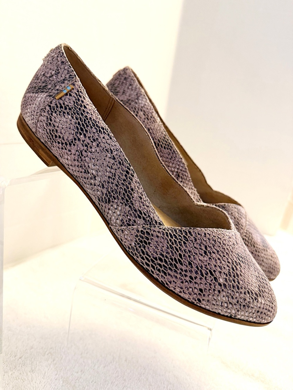 TOMS Julie Snakeskin Print Pointed Toe Flats Size 8 NWOT